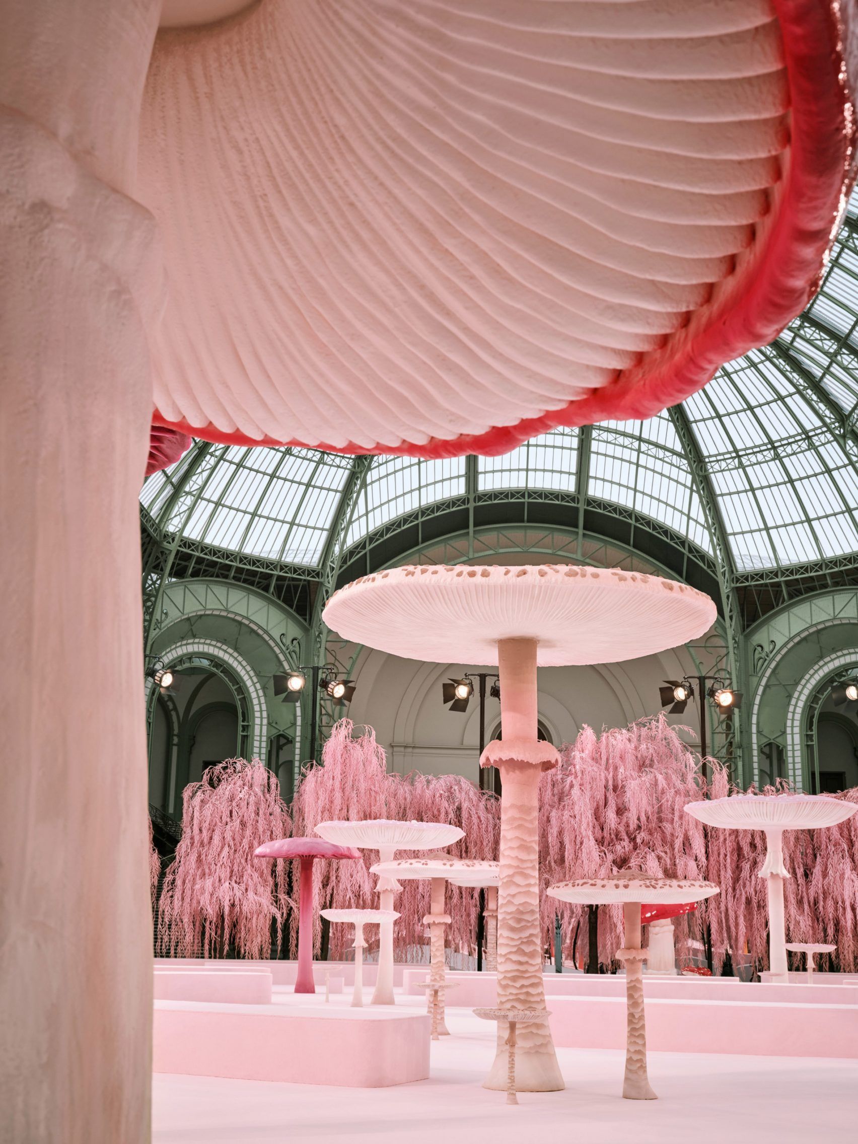 chanel-spring-summer-2026-haute-couture-mushroom-set-design_dezeen_2364_col_0-1704x2272.jpg
